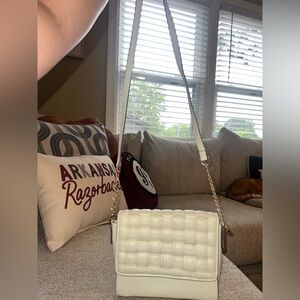 Elegant White Quilted Shoulder Bag. Great condition (slightly stained on inside)